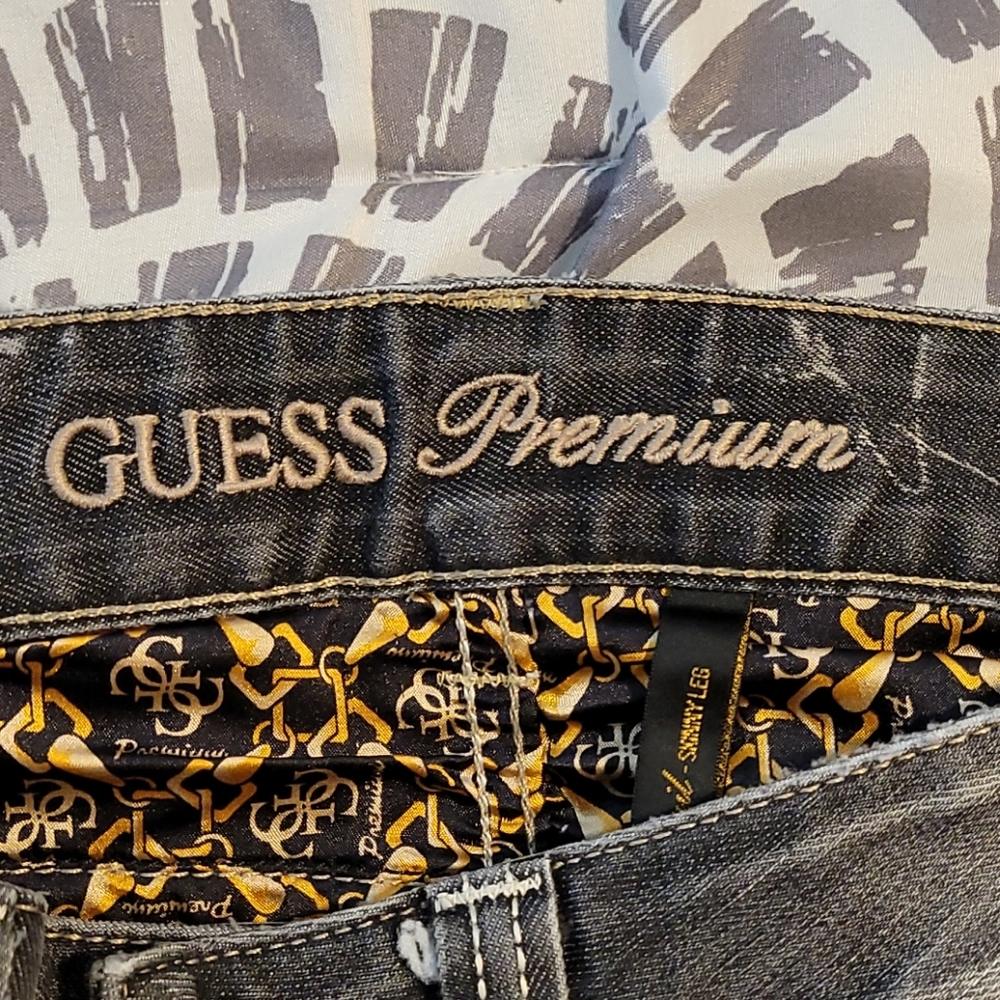 Guess skinny jeans. Grey, distressed. Size 28 - Picture 4 of 5